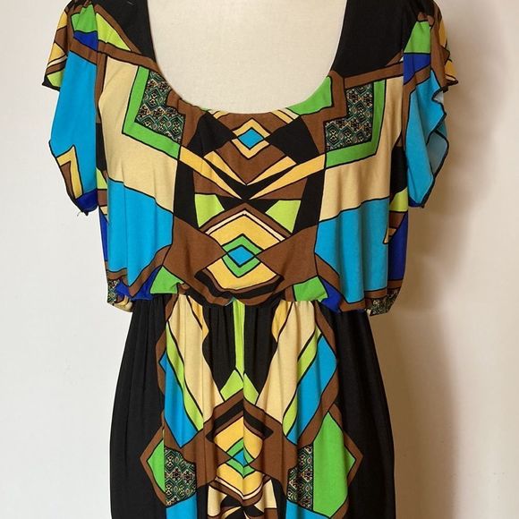 Emerald Dress Geometric Print Dress - Picture 6 of 10